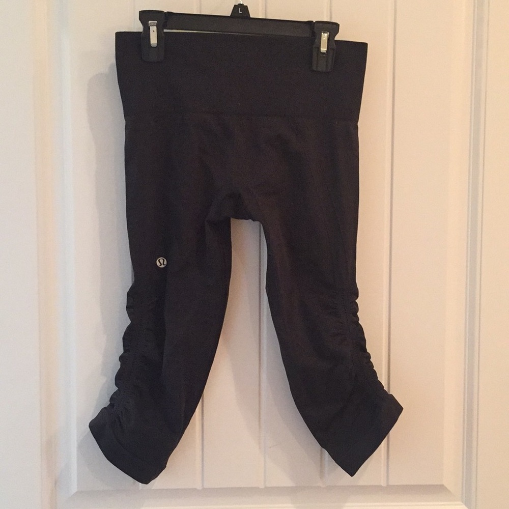 Lululemon in the flow gray crop Capri leggings 4